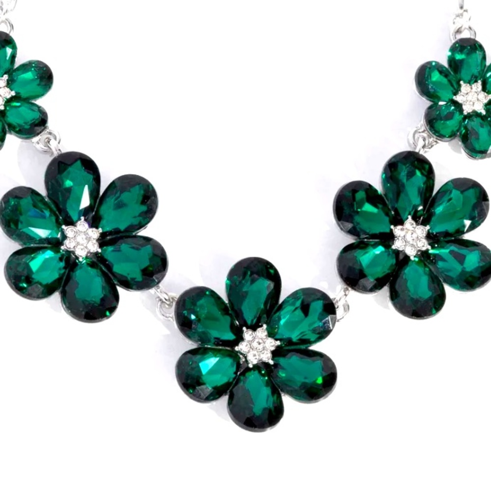 🟢🍀🟢 “WHIMSICAL WAY” GREEN NECKLACE WITH FREE EARRINGS ~ PAPARAZZI❗️🟢🍀🟢